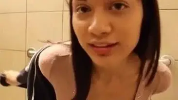 Dokumentasi Agiesta Cantik Live Kasur Toilet 2026