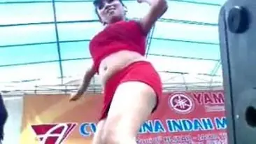 Dokumentasi Gadis Cantik Bersantai Di Kasur