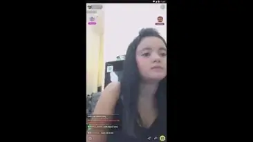 Dokumentasi Gadis Cantik Live Bersantai Kasur