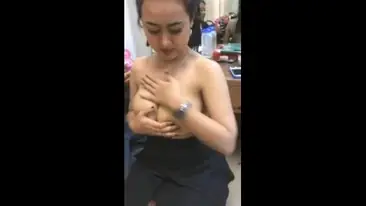 Dokumentasi Gadis Penyanyi Cantik Live Kasur