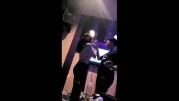 Dokumentasi Venus Kacamata Cantik Live Kasur Karaoke