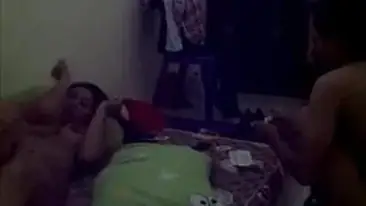 Gadis Cantik Pasrah Goyang Kasur Bareng Pacar