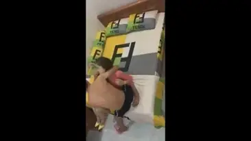 Gadis Cantik Pasrah Goyang Kasur Malam Spesial