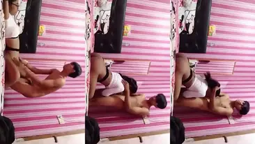 Gadis Cantik Pasrah Goyang Kasur Mantap Crot
