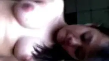 Gadis Cantik Pasrah Goyang Kasur Peraduan