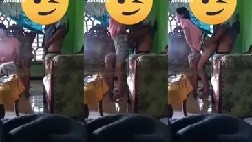 Gadis Cantik Pasrah Goyang Ruang Tamu Crot