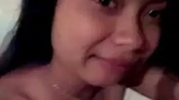 Gadis Manja Cantik Pasrah Goyang Kasur Crot