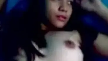 Gadis Mulus Cantik Pasrah Goyang Kasur