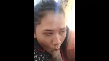 Gadis Pelayan Cantik Pasrah Servis Kasur