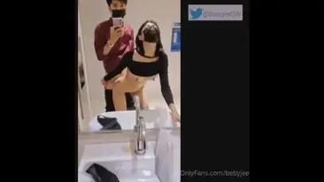 Gadis Rekan Kerja Cantik Pasrah Goyang Kasur
