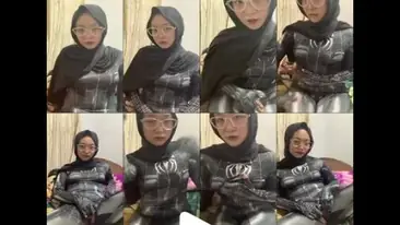 Laras Cewek Jilbab Cosplay Venom Spiderman Colmek