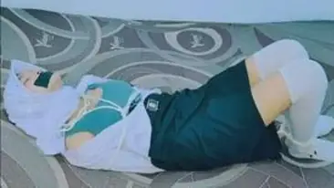 Siswi SMA Cantik Pasrah Goyang Kasur Crot