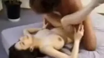 Tante Semok Cantik Pasrah Goyang Kasur Hot