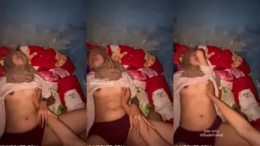 Ukhti Hijab Cantik Pasrah Goyang Kasur Hot