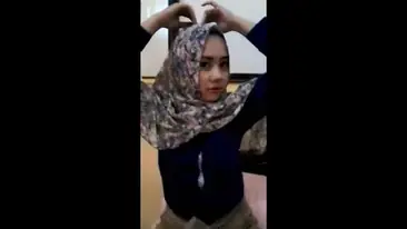 Ukhti Hijab Tante Cantik Pasrah Kasur Baju Biru