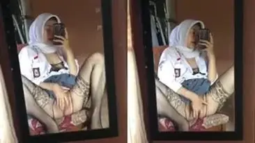 Ukhti Siswi Hijab Cantik Live Kasur Cermin